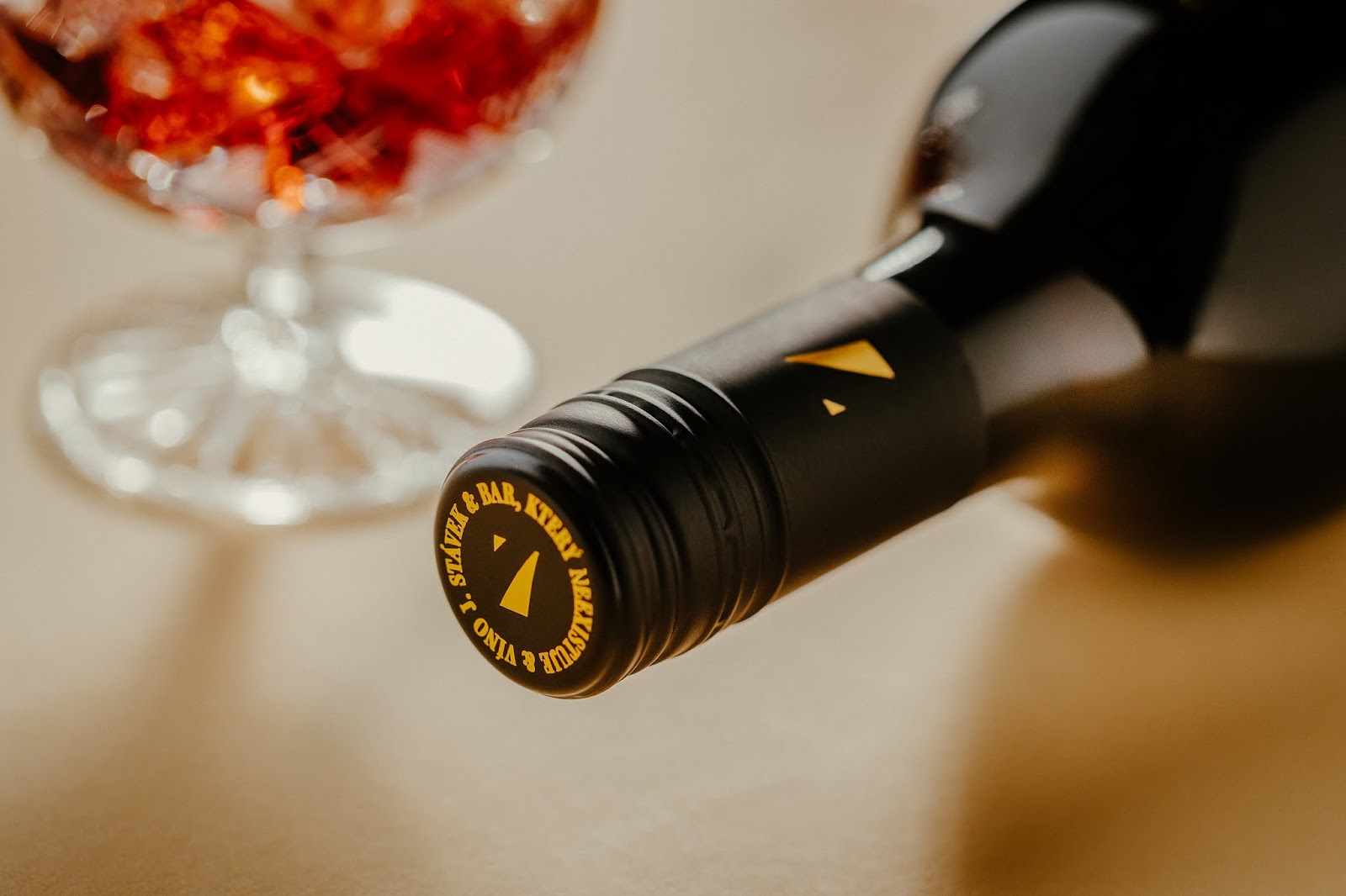 紅酒酒標設計瓶型設計(圖4)