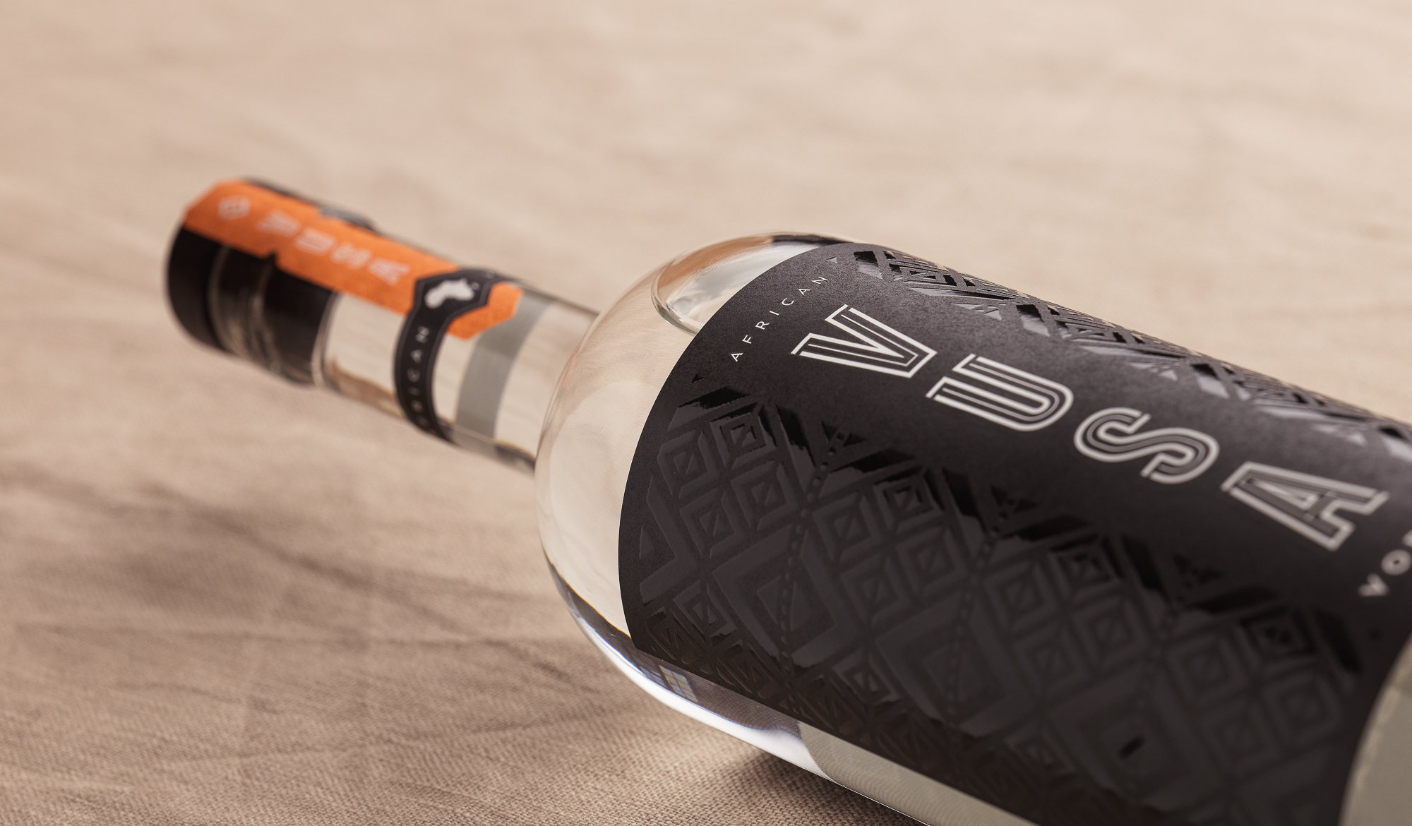 光瓶子伏特加酒包裝設計(圖2) 光瓶子伏特加酒包裝設計(圖2)