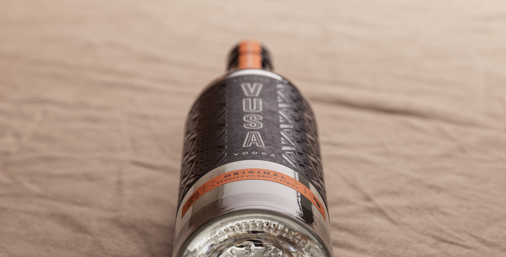 光瓶子伏特加酒包裝設計(圖3) 光瓶子伏特加酒包裝設計(圖3)