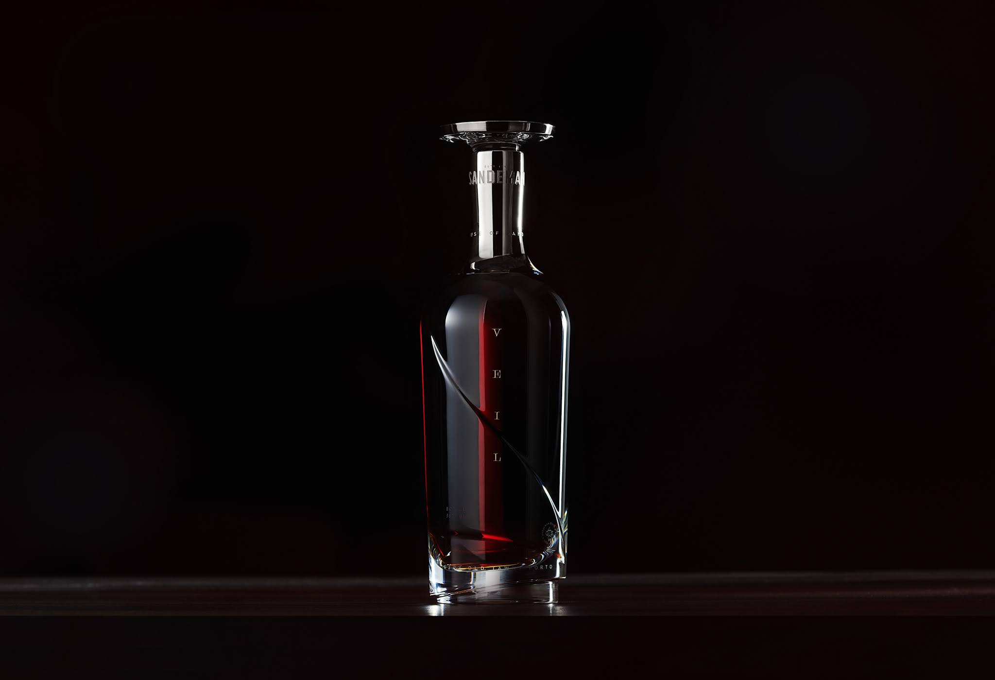 紫檀木水晶瓶的葡萄酒包裝非常奢華(圖2) 紫檀木水晶瓶的葡萄酒包裝非常奢華(圖2)