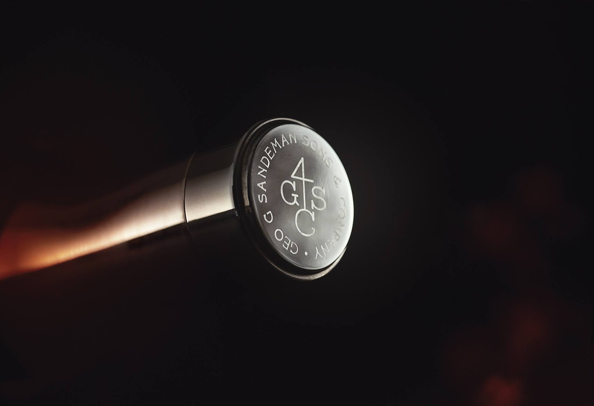 紫檀木水晶瓶的葡萄酒包裝非常奢華(圖8) 紫檀木水晶瓶的葡萄酒包裝非常奢華(圖8)