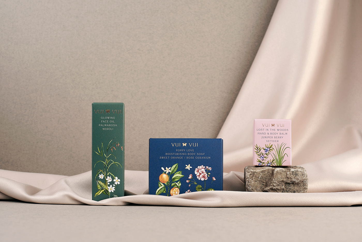 能讓人想起傳統(tǒng)的植物學(xué)書籍的護(hù)膚品包裝設(shè)計(jì)(圖1)