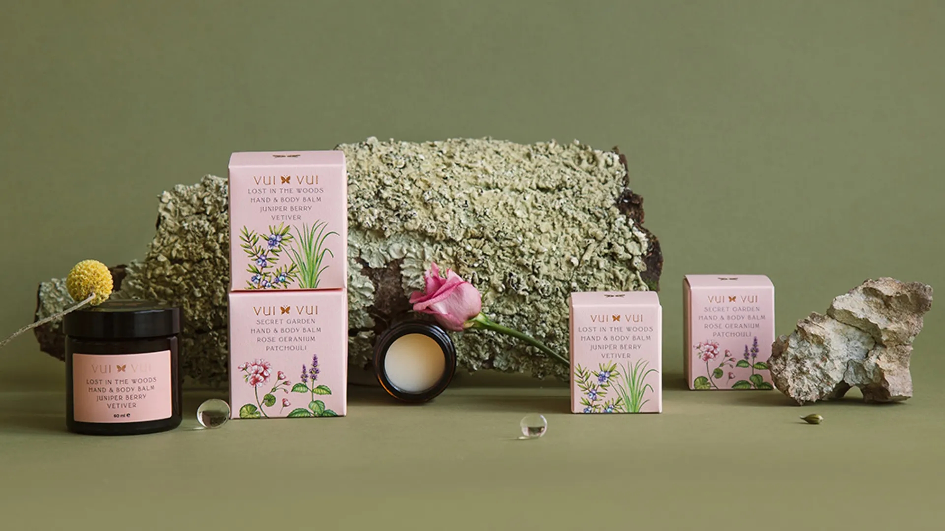 能讓人想起傳統(tǒng)的植物學(xué)書籍的護(hù)膚品包裝設(shè)計(jì)(圖6)