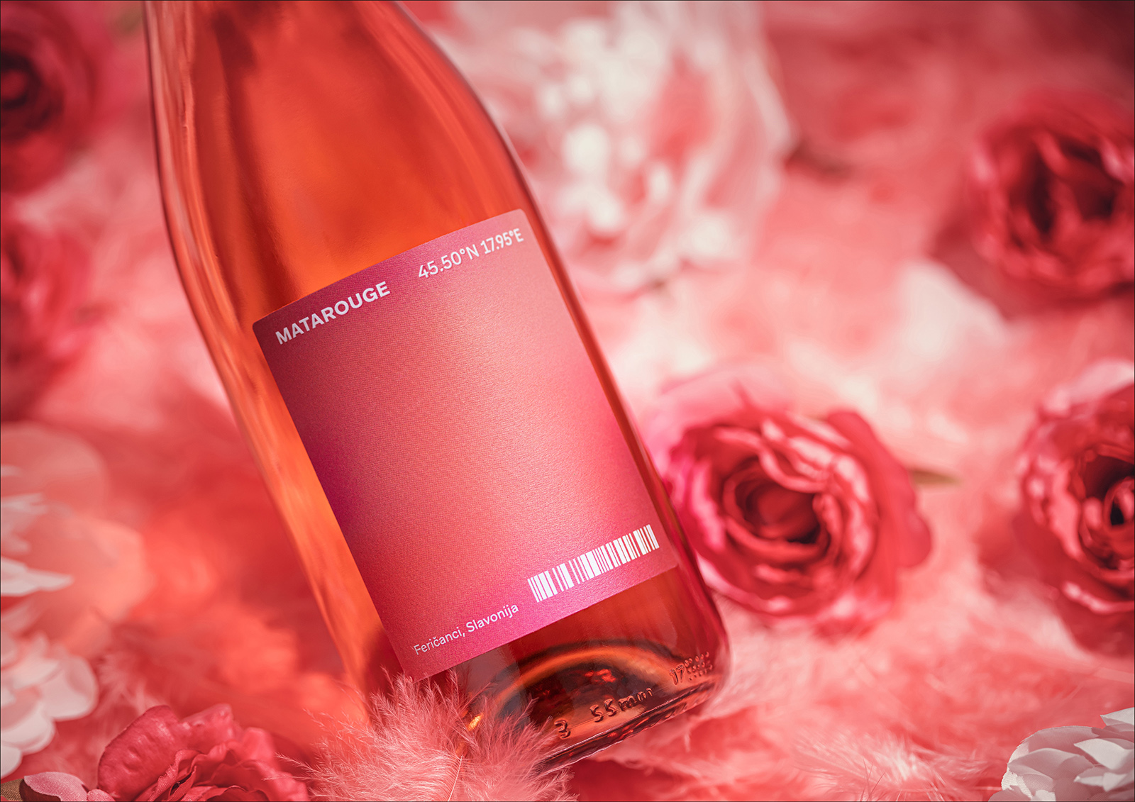 帶有可播放音樂的互動標簽的葡萄酒包裝這樣設計(圖9)