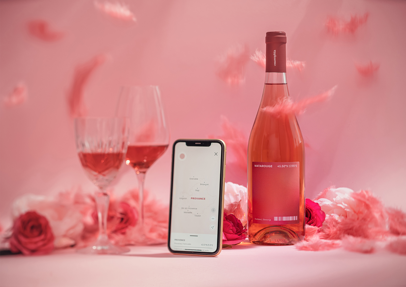 帶有可播放音樂的互動標簽的葡萄酒包裝這樣設計(圖11)