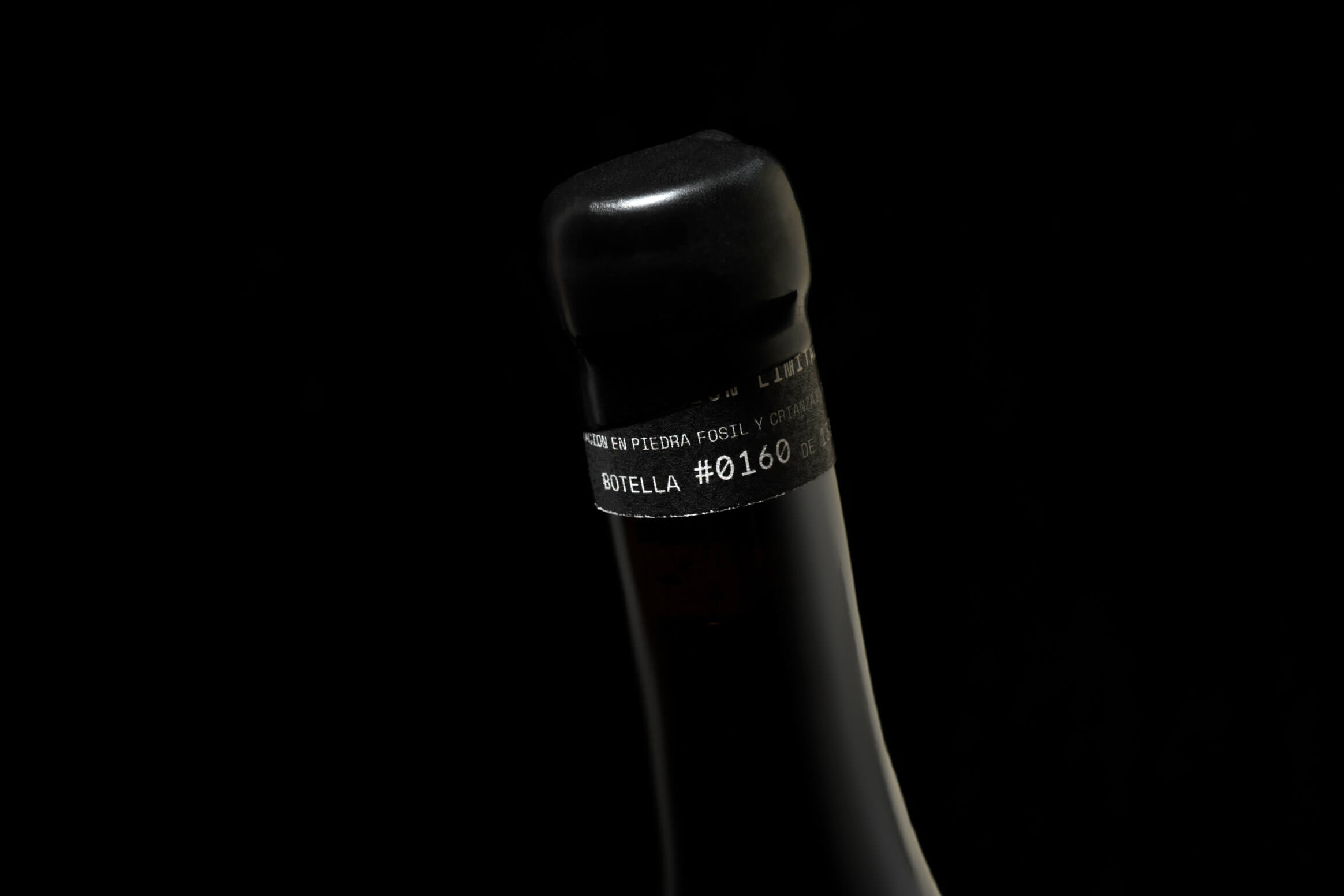 SAURA從石頭中誕生的酒包裝這樣設計(圖5)