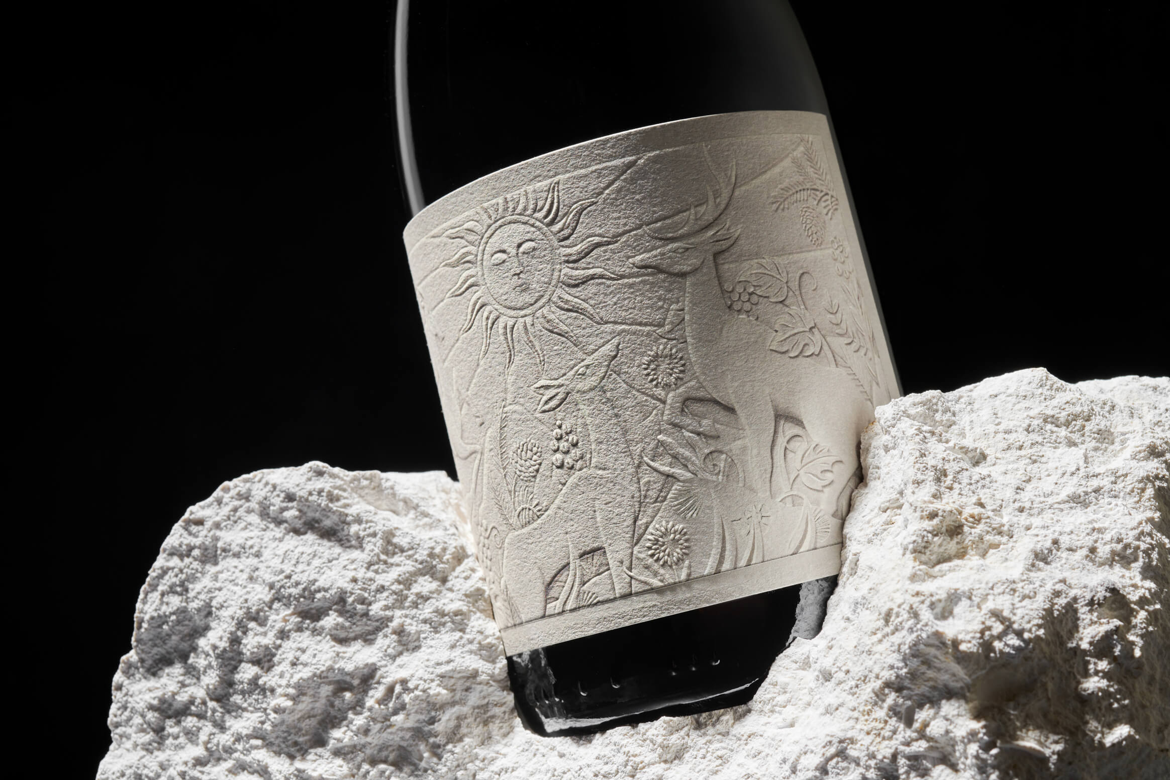 SAURA從石頭中誕生的酒包裝這樣設計(圖7)