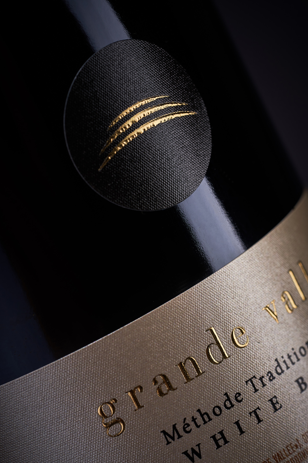 極簡主義的起泡酒包裝設計這樣做(圖2) 極簡主義的起泡酒包裝設計這樣做(圖2)