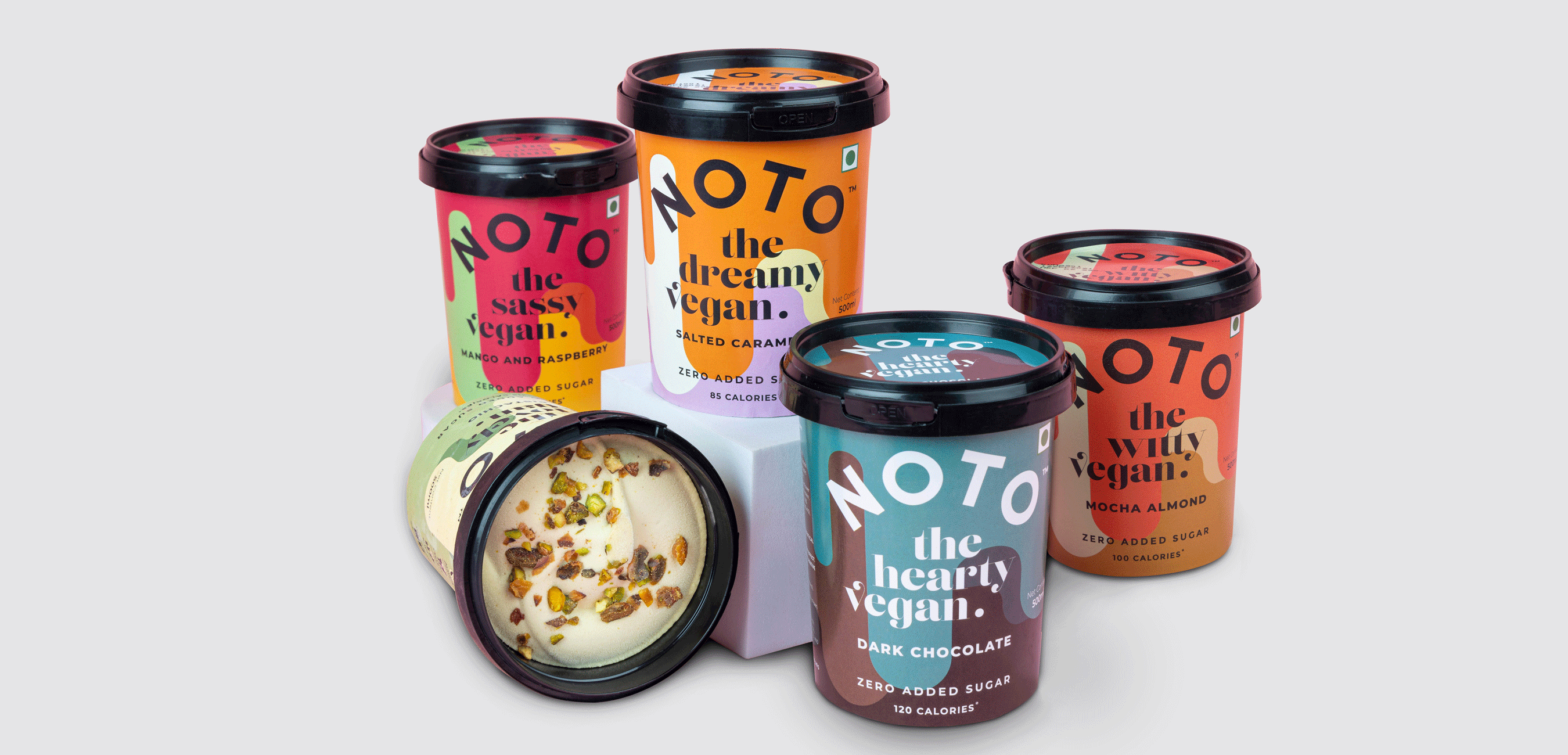 NOTO素食冰淇淋包裝設(shè)計采用大膽、明亮的色調(diào)吸人眼球(圖1)