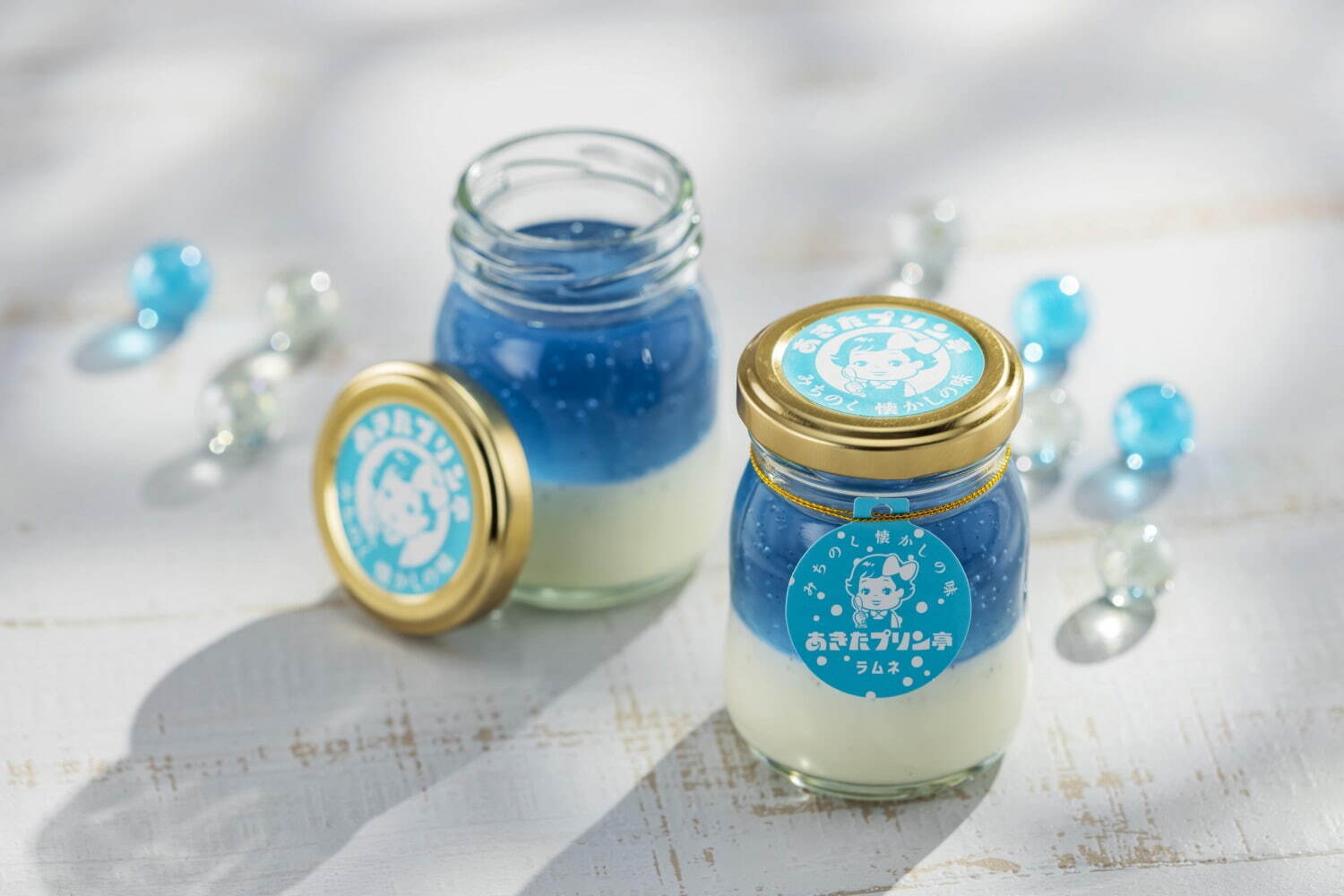 帶有閃閃發光的藍色果凍(圖1)